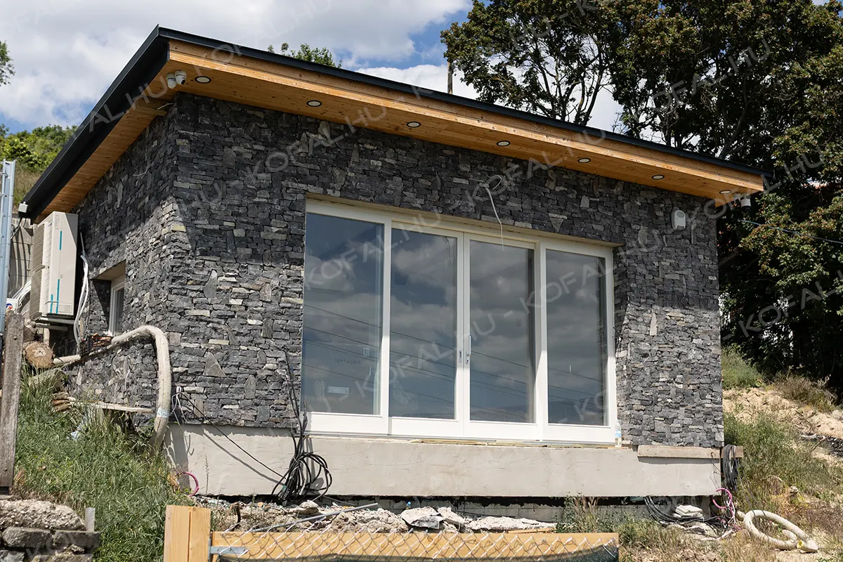 Bazalt vágott mediterrán kő